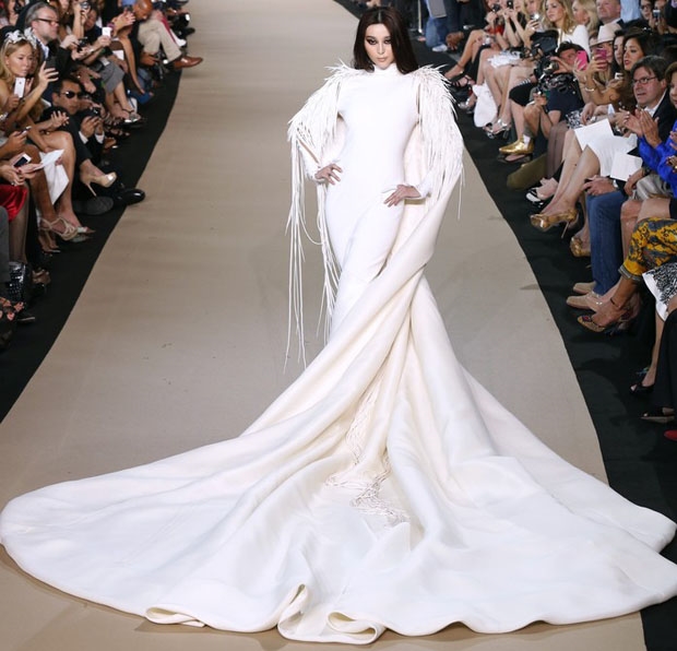 Khi sao Hoa ngữ 'lấn sân' catwalk: Tỏa sáng rực rỡ trên sàn diễn