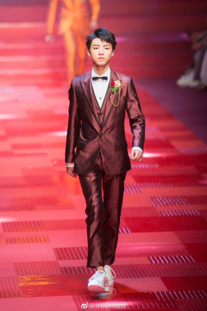 Khi sao Hoa ngữ 'lấn sân' catwalk: Tỏa sáng rực rỡ trên sàn diễn