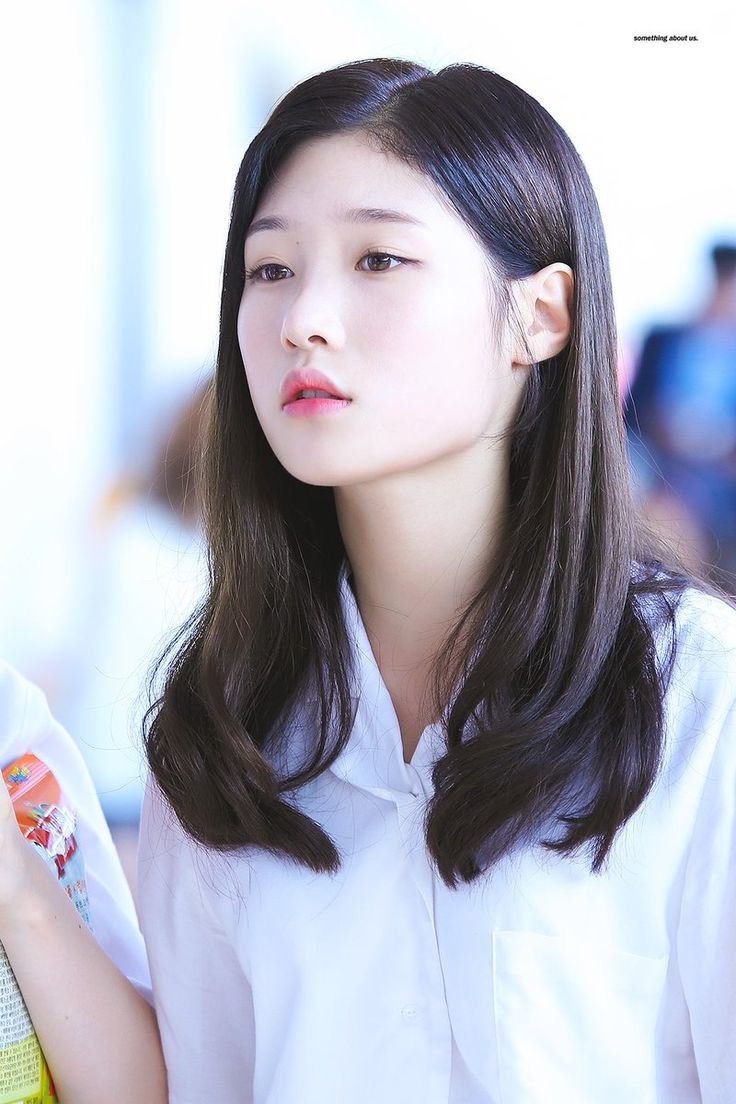 Sao Hàn sở hữu cằm L-line