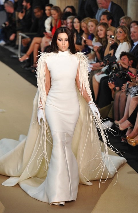 Khi sao Hoa ngữ 'lấn sân' catwalk: Tỏa sáng rực rỡ trên sàn diễn