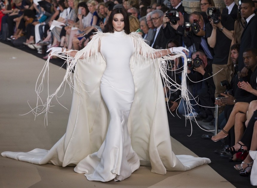 Khi sao Hoa ngữ 'lấn sân' catwalk: Tỏa sáng rực rỡ trên sàn diễn
