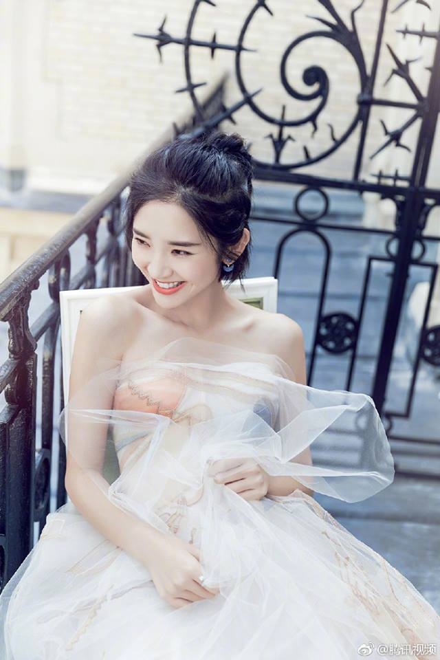 Khi mỹ nhân giấu mặt sau tấm màn che, ai là người có vẻ đẹp quyến rũ?