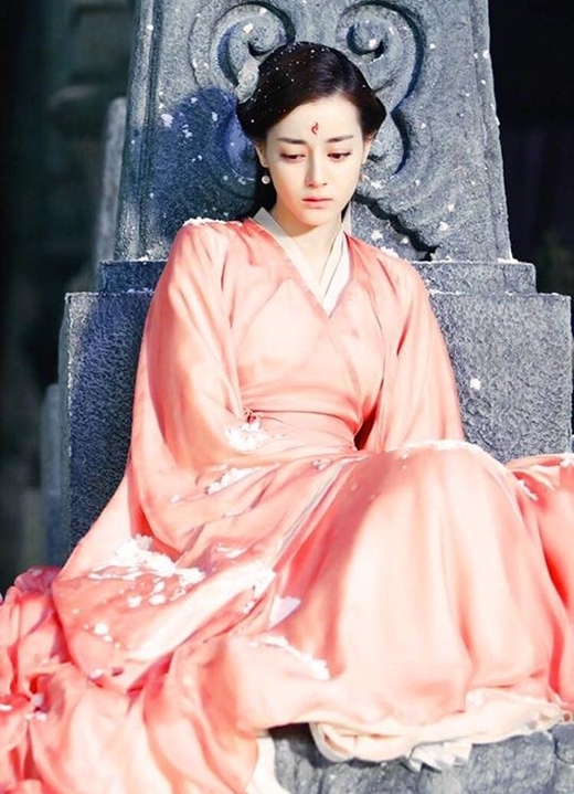 Địch Lệ Nhiệt Ba sẽ “đối đầu” với Quan Hiểu Đồng trong phim mới