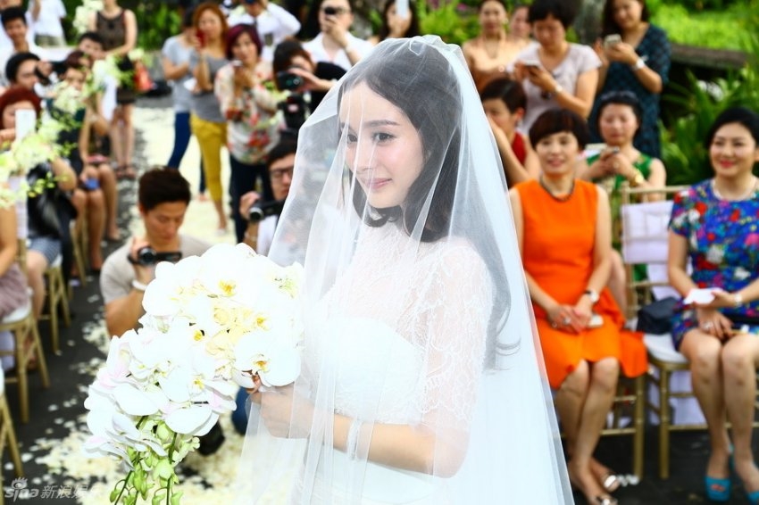 Khi mỹ nhân giấu mặt sau tấm màn che, ai là người có vẻ đẹp quyến rũ?