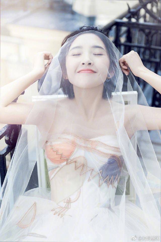 Khi mỹ nhân giấu mặt sau tấm màn che, ai là người có vẻ đẹp quyến rũ?