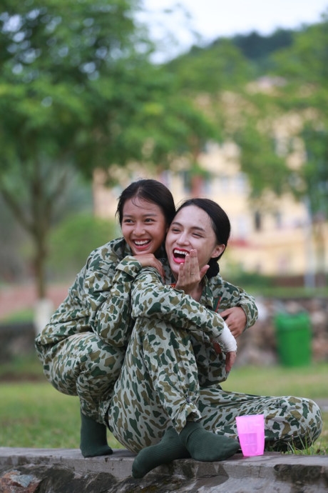 Nhan sắc thật mỹ nhân Việt khi tham gia chương trình truyền hình tế