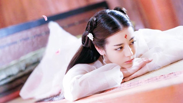 Địch Lệ Nhiệt Ba sẽ “đối đầu” với Quan Hiểu Đồng trong phim mới