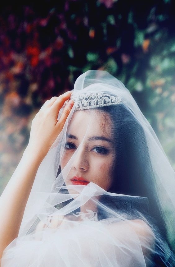 Khi mỹ nhân giấu mặt sau tấm màn che, ai là người có vẻ đẹp quyến rũ?