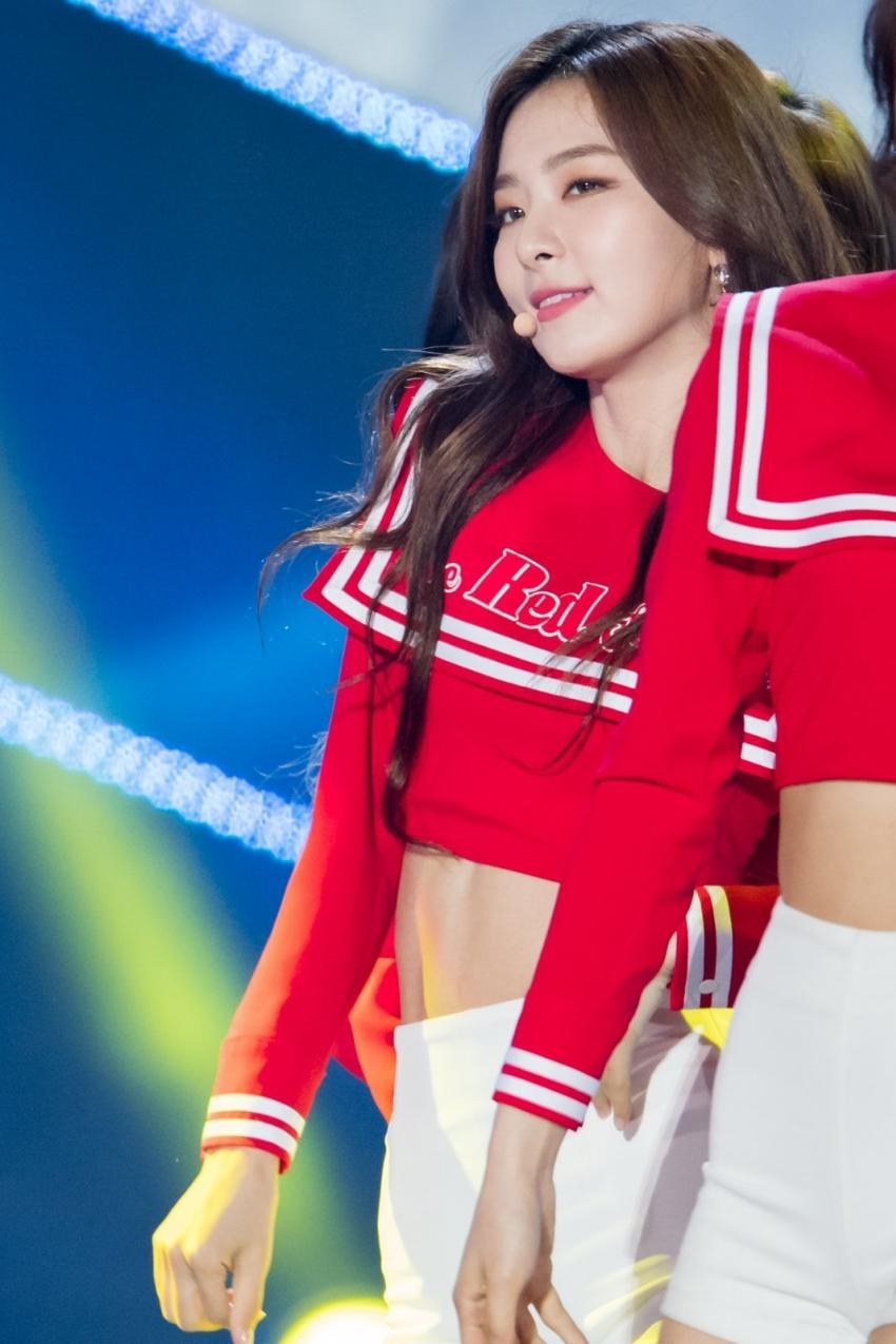 Vẻ đẹp rạng rỡ của các mỹ nhân Kpop khi khoác lên mình trang phục đỏ