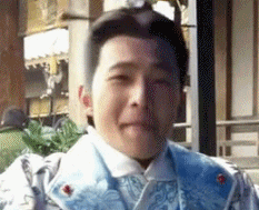 Những khoảnh khắc idol chợt nhận ra máy quay đang hướng vào mình