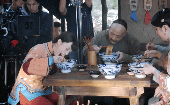 Đây mới là sự thật đằng sau những cảnh quay ăn uống ngon mắt trên phim