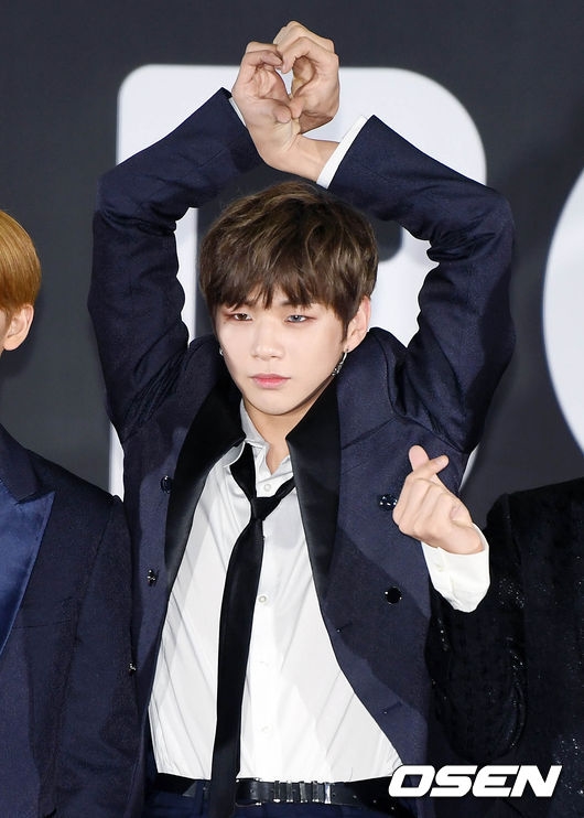 Thảm đỏ BOF: Kim So Hyun và Wanna One nổi bật giữa rừng sao