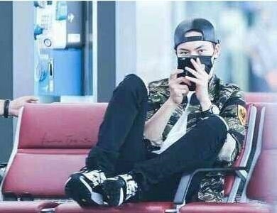 Những khoảnh khắc idol chợt nhận ra máy quay đang hướng vào mình