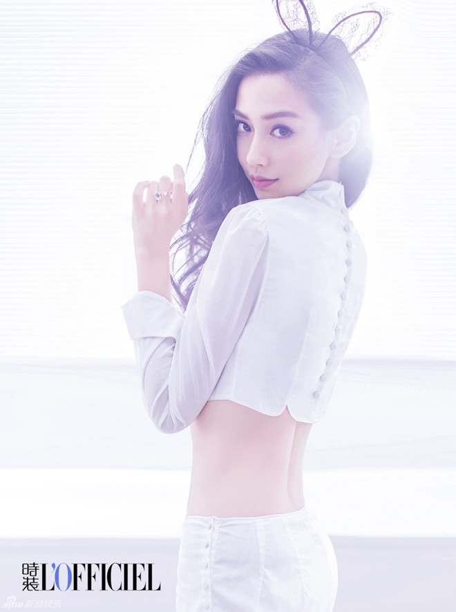 Sửng sốt khi mỹ nhân Hoa ngữ 'diện' croptop khoe eo thon
