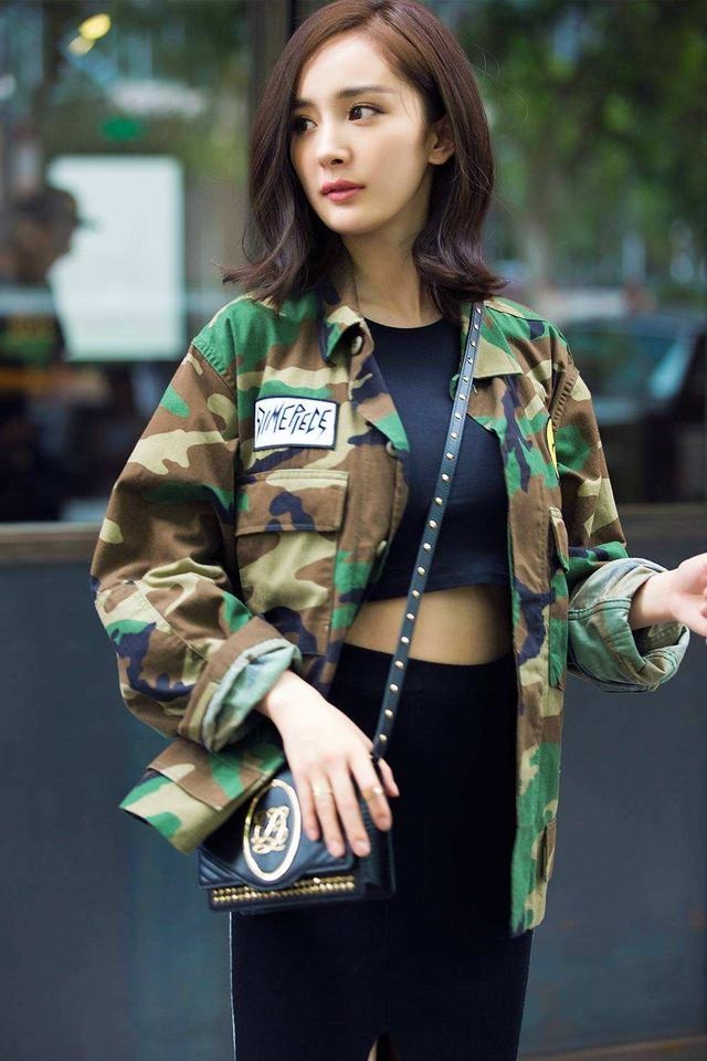 Sửng sốt khi mỹ nhân Hoa ngữ 'diện' croptop khoe eo thon
