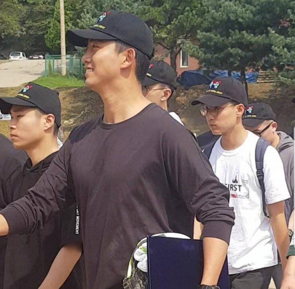 Kim Soo Hyun bị dân mạng chỉ trích vì thông báo ngày nhập ngũ