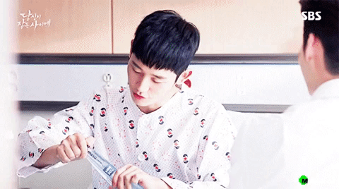 Lee Jong Suk và Jung Hae In cực 'tình cảm' trong phim mới
