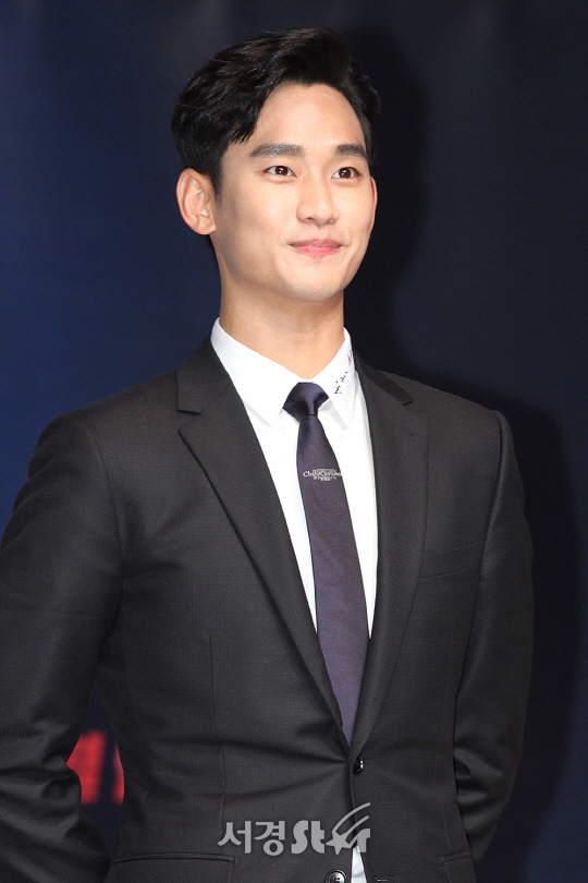 Sát giờ nhập ngũ, Kim Soo Hyun gửi thư cảm ơn và tạm biệt fan hâm mộ