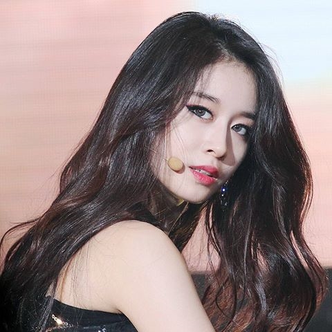 Những nữ idol xinh đẹp nhưng vẫn bị netizen chê bai về ngoại hình