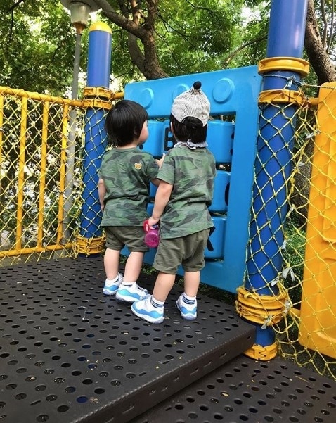 Vợ Lâm Chí Dĩnh dở khóc dở cười hé lộ tính xấu của cặp sinh đôi