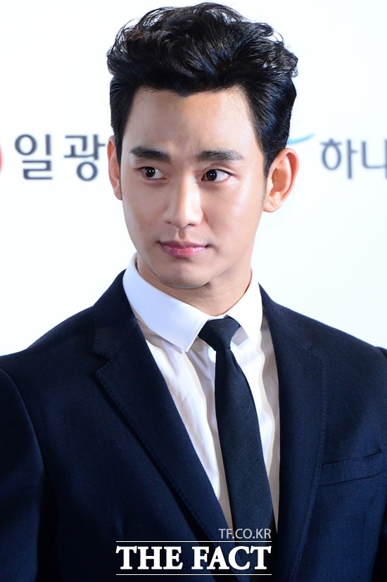 Sát giờ nhập ngũ, Kim Soo Hyun gửi thư cảm ơn và tạm biệt fan hâm mộ