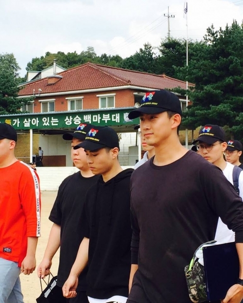 Kim Soo Hyun bị dân mạng chỉ trích vì thông báo ngày nhập ngũ