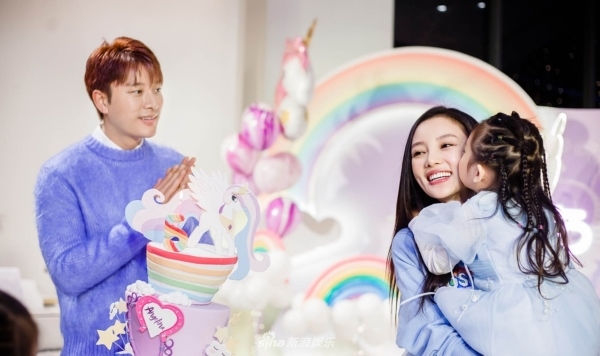 Con gái Điềm Hinh của Giả Nãi Lượng và Lý Tiểu Lộ càng lớn càng xinh