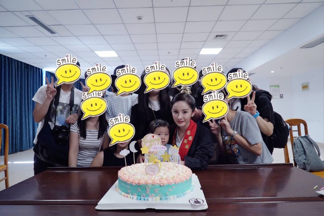 Dương Mịch điên cuồng "bắn tim" trên phim trường Phù Dao Hoàng Hậu khiến fan "cạn lời"