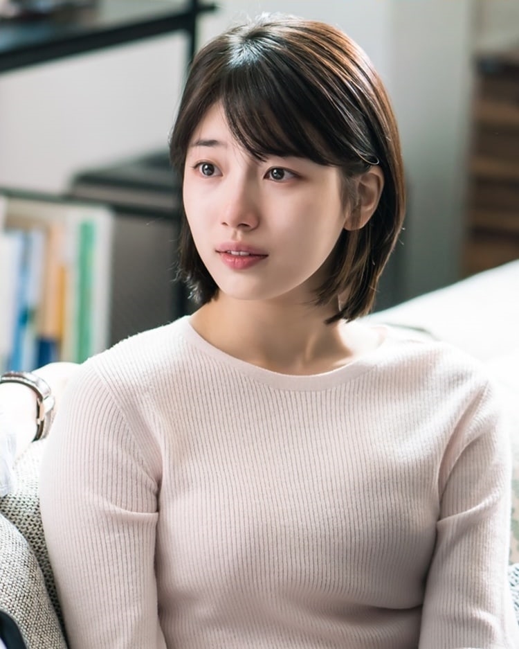 'While You Were Sleeping' tung ảnh Lee Jong Suk nhẹ nhàng an ủi Suzy