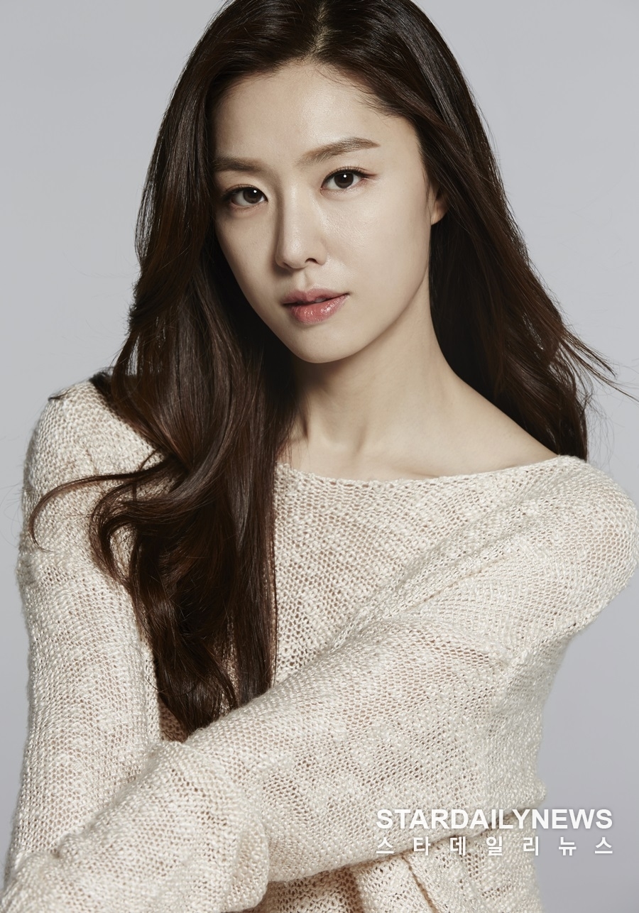 'Black Knight' của Kim Rae Won và Shin Se Kyung tung hình đọc kịch bản