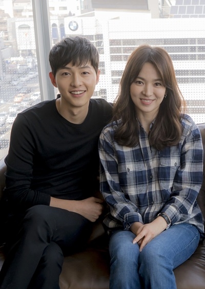 Song-Song Couple thông báo đám cưới sẽ được tổ chức bí mật toàn bộ