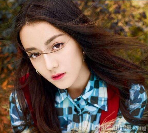 Triệu Vy xuất hiện lộng lẫy tại TIFF, dẫn đầu top new Weibo