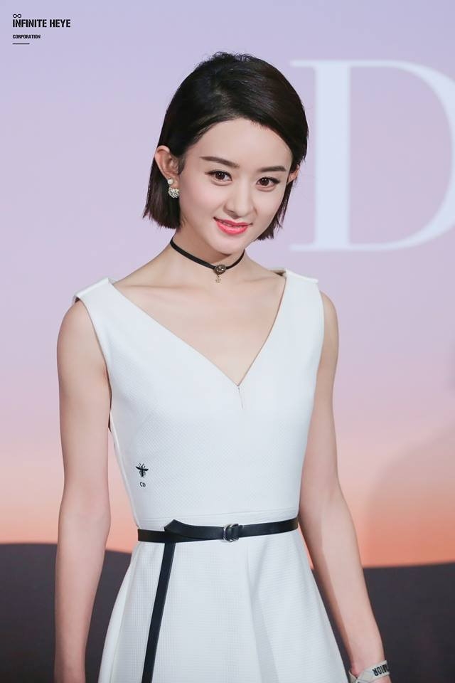 Cùng là đại sứ Dior, fan AngelaBaby tố fan Triệu Lệ Dĩnh sống ảo