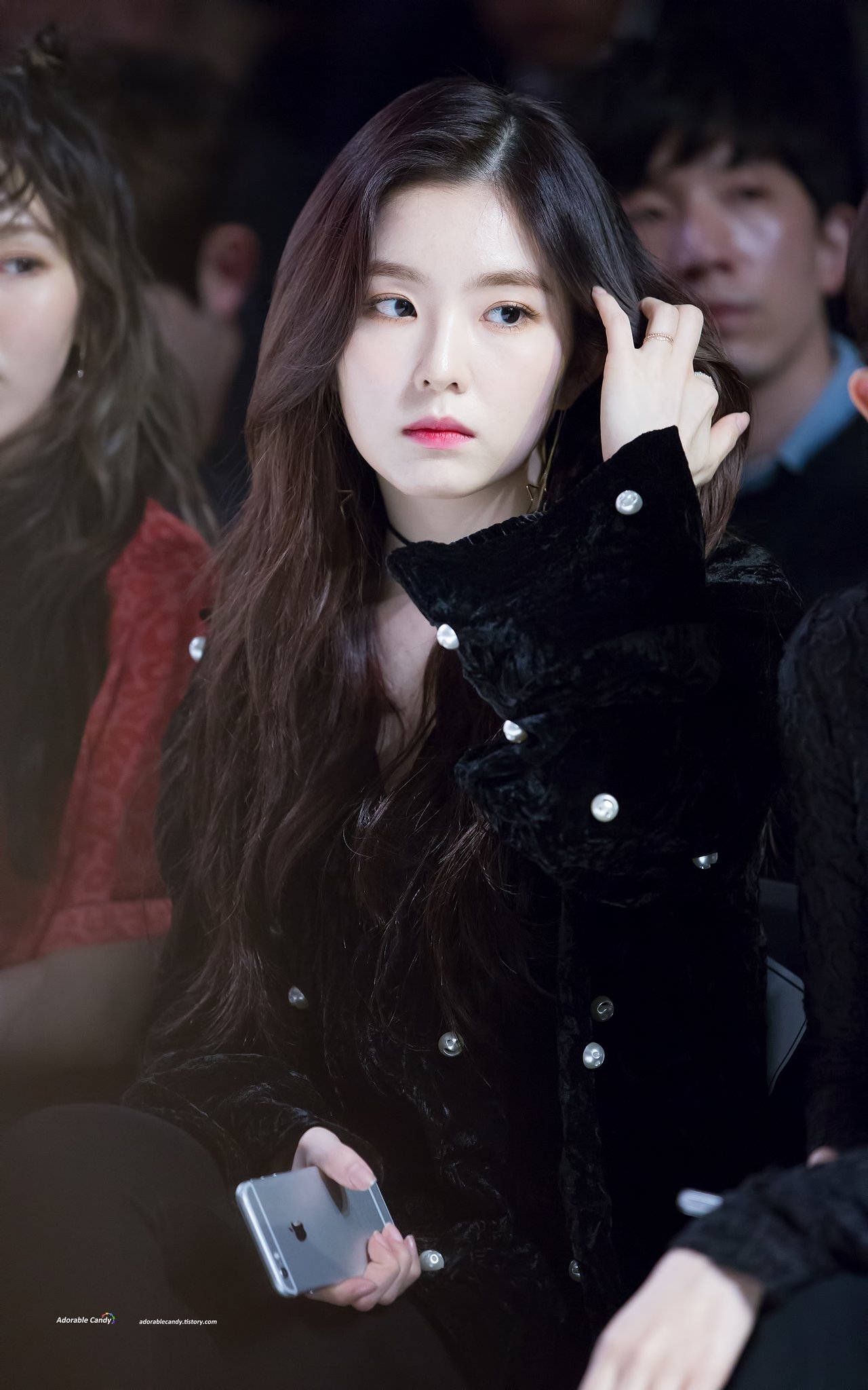 Thần thái xuất sắc của các mỹ nhân Kpop trong những bộ trang phục đen