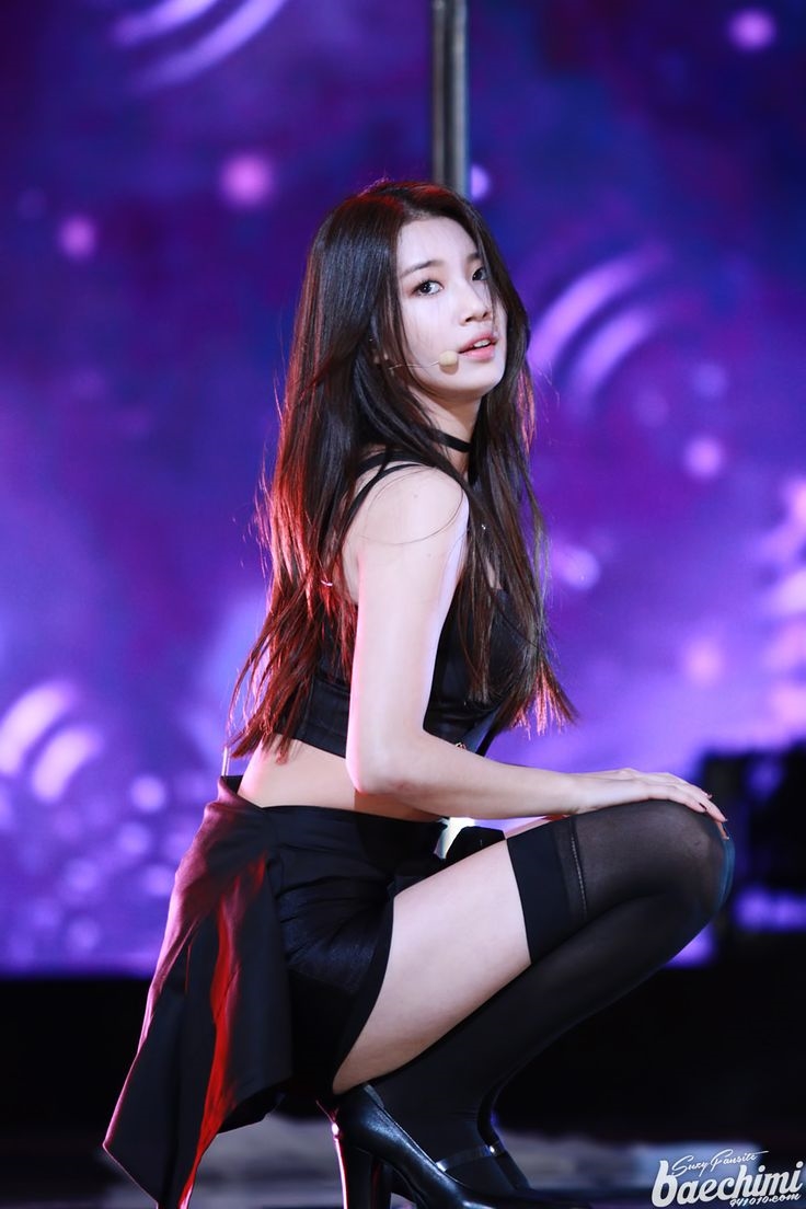 Thần thái xuất sắc của các mỹ nhân Kpop trong những bộ trang phục đen