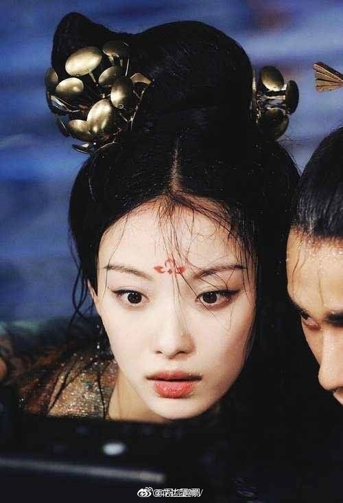 Nghê Ni đã khiến fan hết hồn vì để lộ ảnh thật chưa chỉnh sửa
