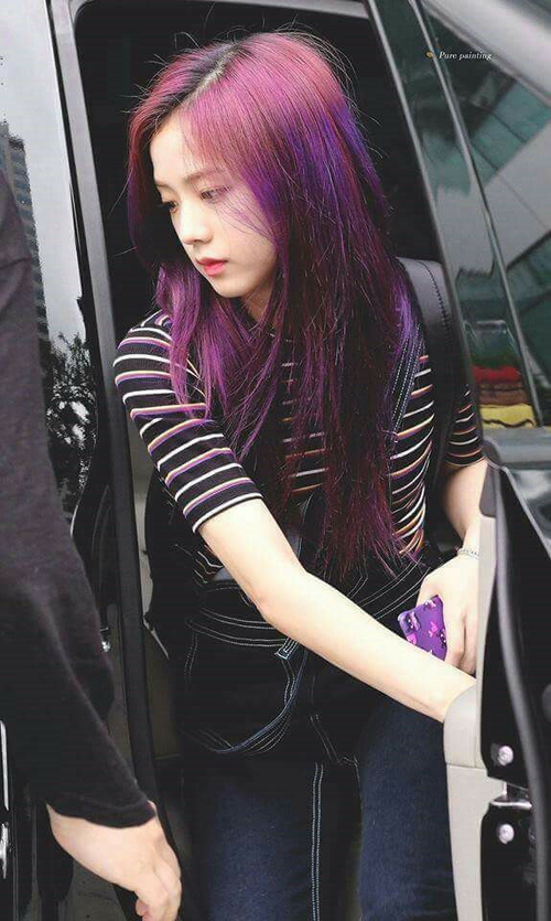 Khoảnh khắc xuống xe như "người thừa kế" của idol Hàn