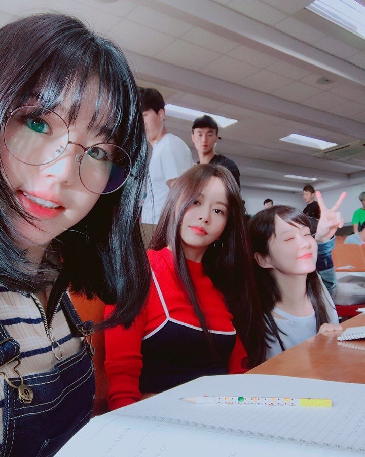 Tổng hợp tin tức sao Hàn trên trang cá nhân ngày 26/10