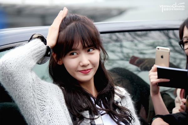 Khoảnh khắc xuống xe như 'người thừa kế' của idol Hàn Quốc