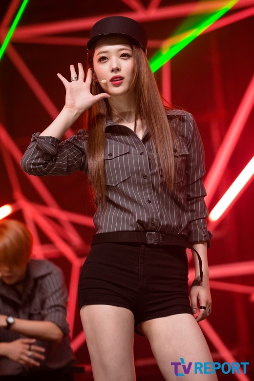 Thần thái xuất sắc của các mỹ nhân Kpop trong những bộ trang phục đen