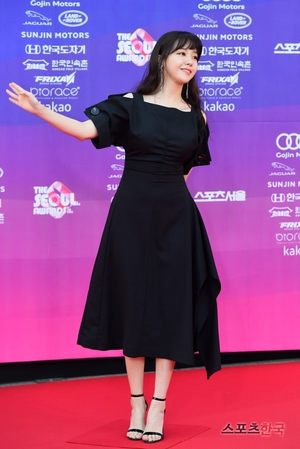 Ngắm dàn sao trẻ đẹp sải bước trên thảm đỏ 'The Seoul Award'