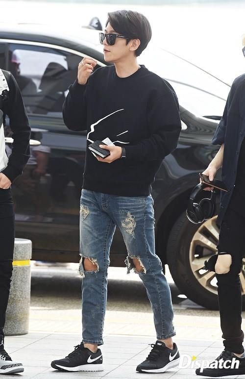 Khoảnh khắc xuống xe chẳng khác gì "ông chủ nhỏ" của nam idol Hàn Quốc