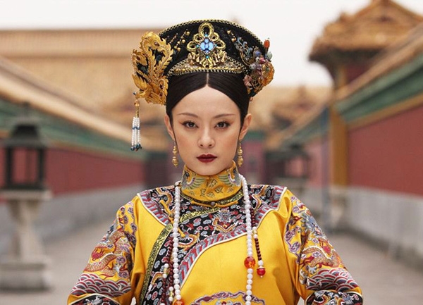Mỹ nhân Hoa Ngữ: Người nổi bật, kẻ chìm nghỉm trong những bộ hoàng y