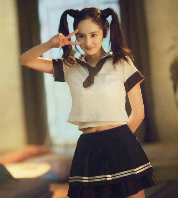 Chỉ với đồng phục nữ sinh, mỹ nhân Hoa ngữ vẫn dễ dàng đốn tim fan