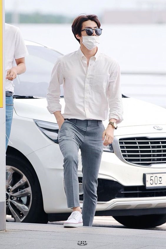 Khoảnh khắc xuống xe chẳng khác gì "ông chủ nhỏ" của nam idol Hàn Quốc