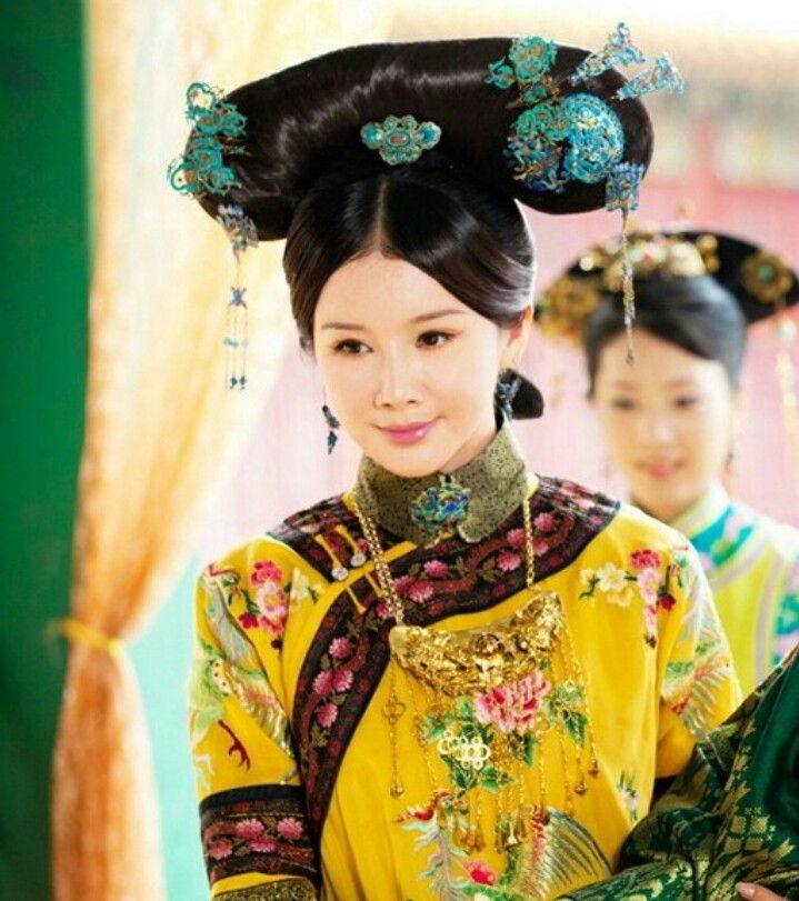 Mỹ nhân Hoa Ngữ: Người nổi bật, kẻ chìm nghỉm trong những bộ hoàng y