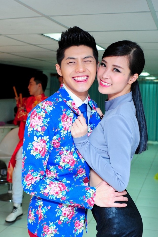 Cặp bạn thân quay lưng không nhìn mặt của showbiz Việt