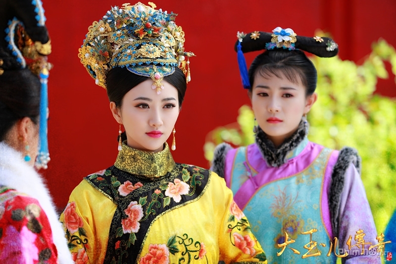 Mỹ nhân Hoa Ngữ: Người nổi bật, kẻ chìm nghỉm trong những bộ hoàng y
