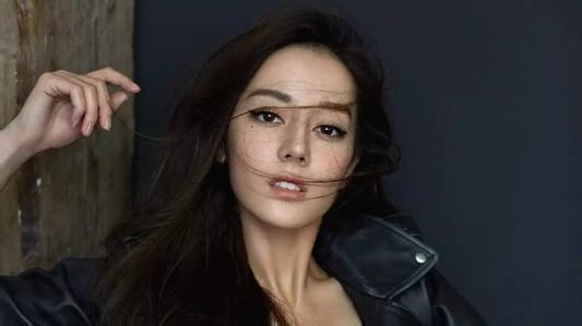 Mỹ nhân Hoa Ngữ càng "hot" càng bị mỉa mai, chỉ trích thậm tệ