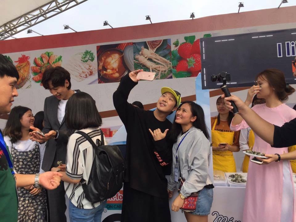 Hươu cao cổ Lee Kwang Soo và HaHa xuất hiện cực điển trai